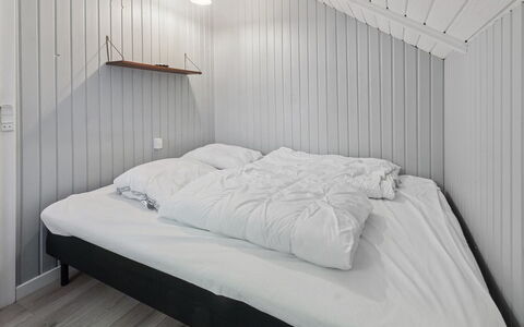 Tenna - 30Km from the Sea: Camera Da Letto, Letto, Lenzuolo, Legna, Bedding, Pavimento, Pavimentazione, Interior Design, Soffitto, Biancheria