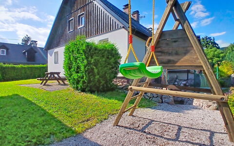 Cerny Dul 400: Casa, Villetta, Prato, Giardino, Backyard, Landscaping, Agriturismo, Cortile, Erba Sintetica, Eco Hotel