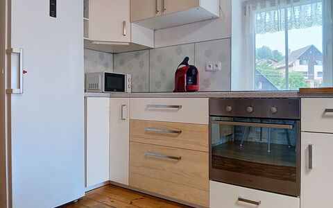 Cerny Dul 400: Pavimentazione, Cabinetry, Elettrodomestico Da Cucina, Legna, Apparecchio Major, Pavimento, Interior Design, Controsoffitto, Cucina, Mobilia