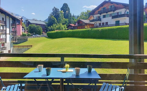Le Nerey 2: Mobilia, Mobili Da Esterno, Tavolo Esterno, Shade, Balcone, Sedia, Prato, Cortile, Cucina & Sala Da Pranzo Tavolo, Landscaping