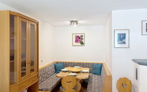 Resimini: Legna, Interior Design, Mobilia, Pavimentazione, Pavimento, Camera, Color Legno, Cabinetry, Soggiorno, Latifoglie