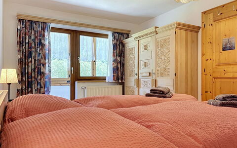 Resimini: Mobilia, Letto, Camera Da Letto, Interior Design, Legna, Lenzuolo, Bedding, Soffitto, Camera, Telaio Del Letto