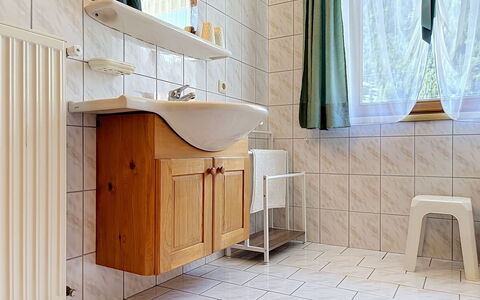 Resimini: Pavimentazione, Idraulico Fixture, Lavandino Del Bagno, Interior Design, Lavello, Pavimento, Bagno, Rubinetto, Idraulico, Piastrella