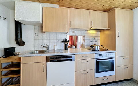 Haus Wasserfall: Elettrodomestico Da Cucina, Cucina, Controsoffitto, Cabinetry, Mobilia, Apparecchio Major, Lavandino Della Cucina, Legna, Lavello, Pavimentazione