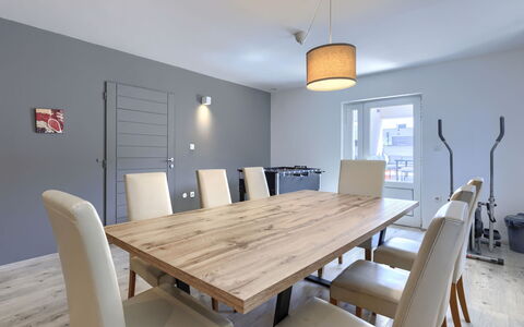 A.e.m: Mobilia, Interior Design, Pavimentazione, Pavimento, Parete, Legna, Tavolo, Soffitto, Sala Da Pranzo, Cucina & Sala Da Pranzo Tavolo