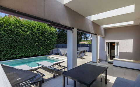 A.e.m: Piscina, Architettura, Zona Residenziale, Pavimento, Pavimentazione, Casa, Materiale Composito, Urban Design, Shade, Calcestruzzo
