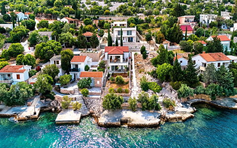 Cvita: Acqua, Corpo D'Acqua, Zona Residenziale, Casa, Ricorrere, Casa, Insediamento Umano, Costiera E Morfologie Oceanic, Costa, Lago