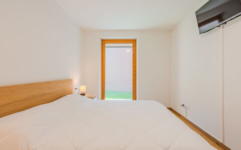 La Corona: Pavimentazione, Interior Design, Parete, Legna, Pavimento, Soffitto, Camera Da Letto, Pavimento In Legno, Letto, Camera