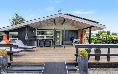 Annalina - 230M from the Sea: Tetto, Casa, Porta, Portico, Villetta, Shade, Deck, Raccordo, Struttura Esterna, Tenda