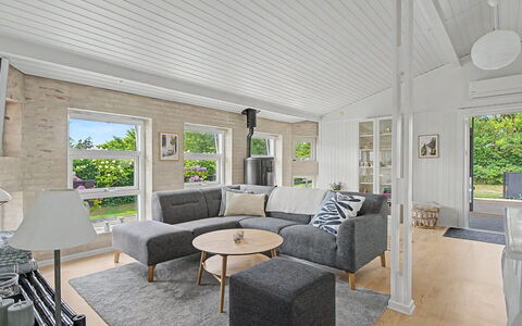Annalina - 230M from the Sea: Legna, Pavimento, Mobilia, Casa, Pavimentazione, Soggiorno, Divano, Interior Design, Soffitto