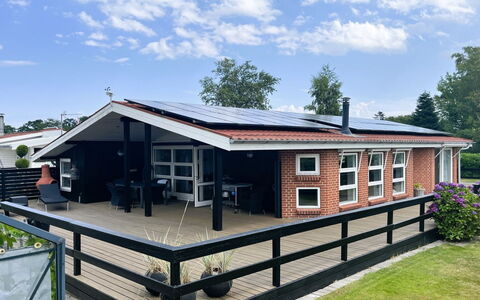 Annalina - 230M from the Sea: Tetto, Casa, Porta, Villetta, Raccordo, Portico, Struttura Esterna, Design, Cortile, Shade
