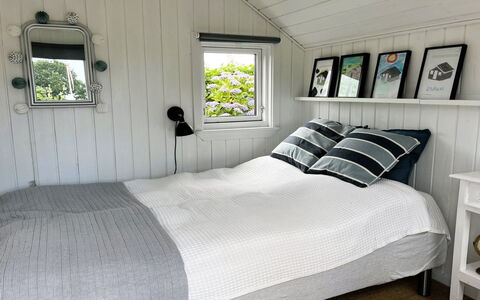 Annalina - 230M from the Sea: Camera Da Letto, Letto, Lenzuolo, Bedding, Legna, Biancheria, Interior Design, Telaio Del Letto, Pavimento, Mobilia