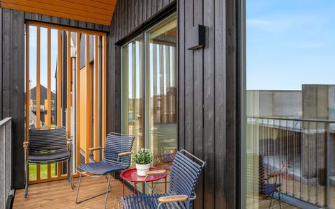 Thormund - 400M from the Sea: Legna, Materiale Composito, Appartamento, Latifoglie, Plank, Color Legno, Balcone, Raccordo, Deck