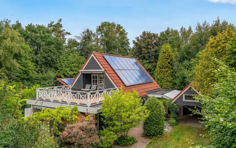 Lonneke - from the Sea: Tetto, Casa, Lotto, Casa, Villetta, Estate, Edifici Giardino, Shade, Log Cabin, Landscaping