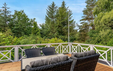 Lonneke - from the Sea: Tetto, Casa, Lotto, Casa, Villetta, Estate, Edifici Giardino, Shade, Log Cabin, Landscaping