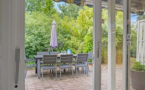 Lonneke - from the Sea: Tetto, Casa, Lotto, Casa, Villetta, Estate, Edifici Giardino, Shade, Log Cabin, Landscaping