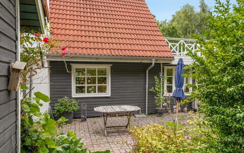 Lonneke - from the Sea: Tetto, Casa, Lotto, Casa, Villetta, Estate, Edifici Giardino, Shade, Log Cabin, Landscaping
