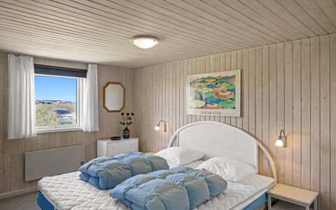 Ingalil - 200M from the Sea: Camera Da Letto, Legna, Soffitto, Interior Design, Letto, Lenzuolo, Bedding, Mobilia, Telaio Del Letto, Pavimento