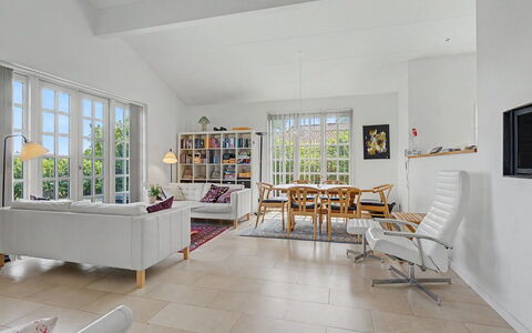 Ion - 1Km from the Sea: Interior Design, Pavimentazione, Mobilia, Pavimento, Divano, Soffitto, Legna, Soggiorno, Casa, Camera