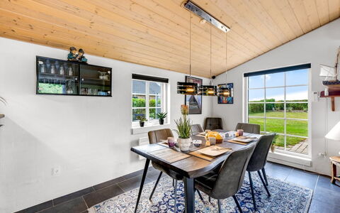 Meindor - 450M to the Fjord: Interior Design, Mobilia, Pavimentazione, Cucina & Sala Da Pranzo Tavolo, Casa, Tavolo, Soffitto, Sala Da Pranzo, Pavimento, Sedia