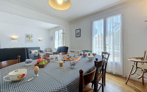 Claire Joie: Mobilia, Interior Design, Pavimentazione, Legna, Sedia, Tavolo, Cucina & Sala Da Pranzo Tavolo, Pavimento, Sala Da Pranzo, Casa