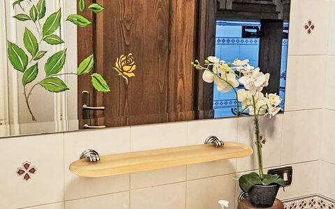 Casa Lulù: Lavandino Del Bagno, Interior Design, Idraulico Fixture, Lavello, Bagno, Rubinetto, Idraulico, Porcellana, Specchio