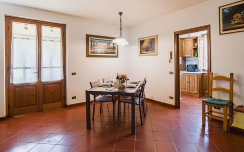 Casa Lulù: Pavimentazione, Interior Design, Soffitto, Pavimento, Mobilia, Camera, Sala Da Pranzo, Cucina & Sala Da Pranzo Tavolo, Porta, Pavimento In Legno
