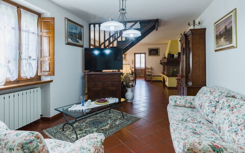 Casa Lulù: Mobilia, Interior Design, Pavimentazione, Pavimento, Divano, Camera, Vaso Di Fiori, Soggiorno, Soffitto, Pianta Della Casa