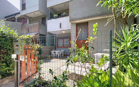 Villaggio Podere San Luigi: Zona Residenziale, Casa, Appartamento, Urban Design, Balcone, Shade, Illuminazione Diurna, Gesso