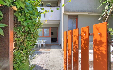 Villaggio Podere San Luigi: Zona Residenziale, Casa, Appartamento, Urban Design, Balcone, Shade, Illuminazione Diurna, Gesso
