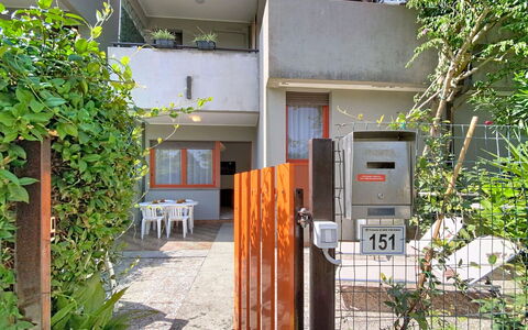 Villaggio Podere San Luigi: Zona Residenziale, Casa, Appartamento, Urban Design, Balcone, Shade, Illuminazione Diurna, Gesso