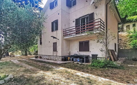 La Casa dei Cedri: Zona Residenziale, Casa, Appartamento, Urban Design, Balcone, Shade, Illuminazione Diurna, Gesso