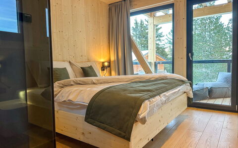 Großveitsch 605: Legna, Camera Da Letto, Interior Design, Pavimentazione, Camera, Pavimento, Letto, Soffitto, Bedding, Latifoglie