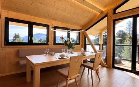 02 Nth050 18A Sup Chalet mit Sauna und Hot Tub 2 e: Legna, Interior Design, Soffitto, Camera, Sedia, Latifoglie, Cucina & Sala Da Pranzo Tavolo, Fascio, Color Legno, Materiali Naturali