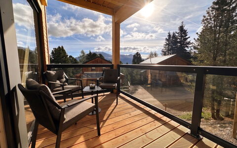 02 Nth050 18A Sup Chalet mit Sauna und Hot Tub 2 e: Legna, Portico, Latifoglie, Deck, Balcone, Color Legno, Corrimano, Pavimento In Legno, Shade, Plank