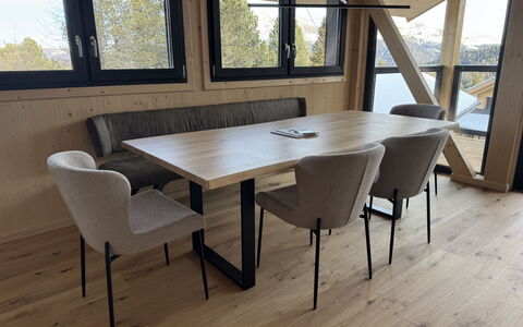 Großveitsch 607: Mobilia, Pavimentazione, Legna, Pavimento, Interior Design, Tavolo, Sedia, Cucina & Sala Da Pranzo Tavolo, Pavimento In Legno, Sala Da Pranzo