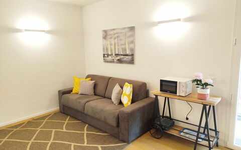 Lola Home - Levanto: Mobilia, Interior Design, Pavimentazione, Parete, Divano, Pavimento, Legna, Camera, Soffitto, Soggiorno
