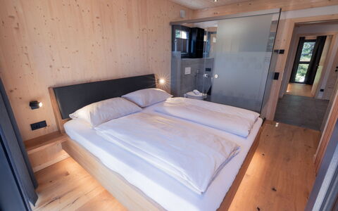 02 Nth030 Sup Chalet mit Sauna und Hot Tub 2 Etage: Camera Da Letto, Telaio Del Letto, Letto, Bedding, Lenzuolo, Latifoglie, Color Legno, Materasso, Hotel, Suite