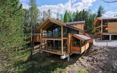 02 Nth054 18E Sup Chalet mit Sauna und Hot Tub 2 e: Costruzione, Casa, Finestra, Casa, Tetto, Zona Residenziale, Arbusto, Villetta, Lotto