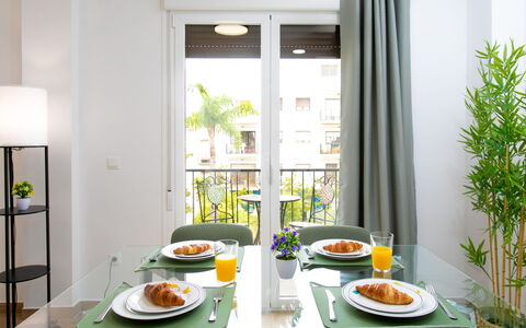 Elvix Nerja Center B: Casa, Arbusto, Casa, Zona Residenziale, Estate, Villetta, Hacienda, Cortile, Shade, Prato