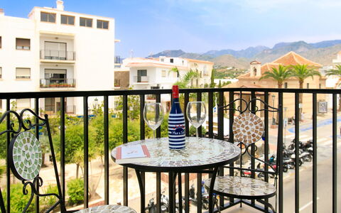 Elvix Nerja Center B: Casa, Arbusto, Casa, Zona Residenziale, Estate, Villetta, Hacienda, Cortile, Shade, Prato