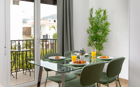 Elvix Nerja Center B: Casa, Arbusto, Casa, Zona Residenziale, Estate, Villetta, Hacienda, Cortile, Shade, Prato