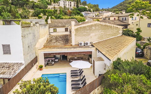 Can Tianet: Casa, Arbusto, Casa, Zona Residenziale, Estate, Villetta, Hacienda, Cortile, Shade, Prato