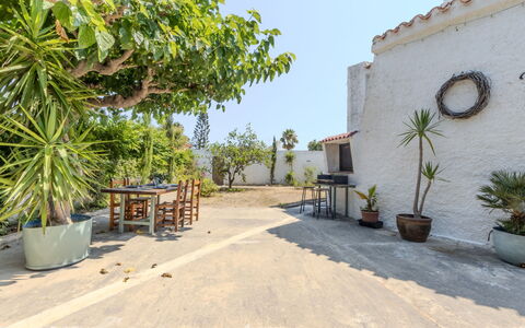 Villa Pipa: Casa, Arbusto, Casa, Zona Residenziale, Estate, Villetta, Hacienda, Cortile, Shade, Prato
