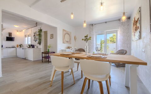 Villa Pipa: Casa, Arbusto, Casa, Zona Residenziale, Estate, Villetta, Hacienda, Cortile, Shade, Prato