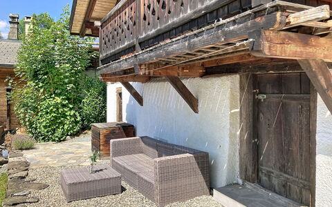 Chalet 1899: Legna, Villetta, Latifoglie, Balcone, Materiali Naturali, Shade, Plank, Color Legno, Portico