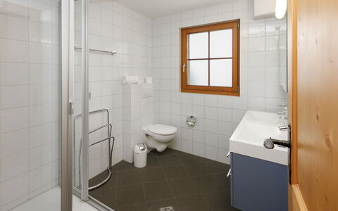 Prima 1084: Pavimentazione, Interior Design, Idraulico Fixture, Pavimento, Lavello, Soffitto, Bagno, Rubinetto, Lavandino Del Bagno, Camera