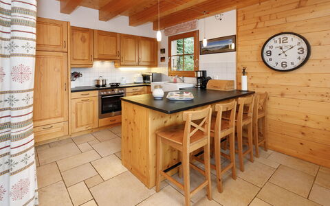 Prima 1084: Cucina, Mobilia, Pavimentazione, Legna, Controsoffitto, Interior Design, Cabinetry, Elettrodomestico Da Cucina, Pavimento, Soffitto
