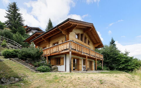 Prima 1084: Legna, Casa, Tetto, Villetta, Casa, Area Rurale, Larice, Agriturismo, Villaggio, Portico