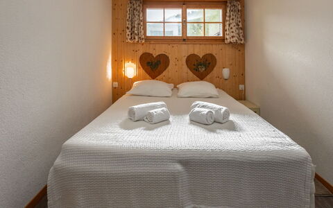 Prima 1084: Interior Design, Legna, Mobilia, Camera Da Letto, Casa, Camera, Pavimento, Biancheria, Pavimentazione, Letto